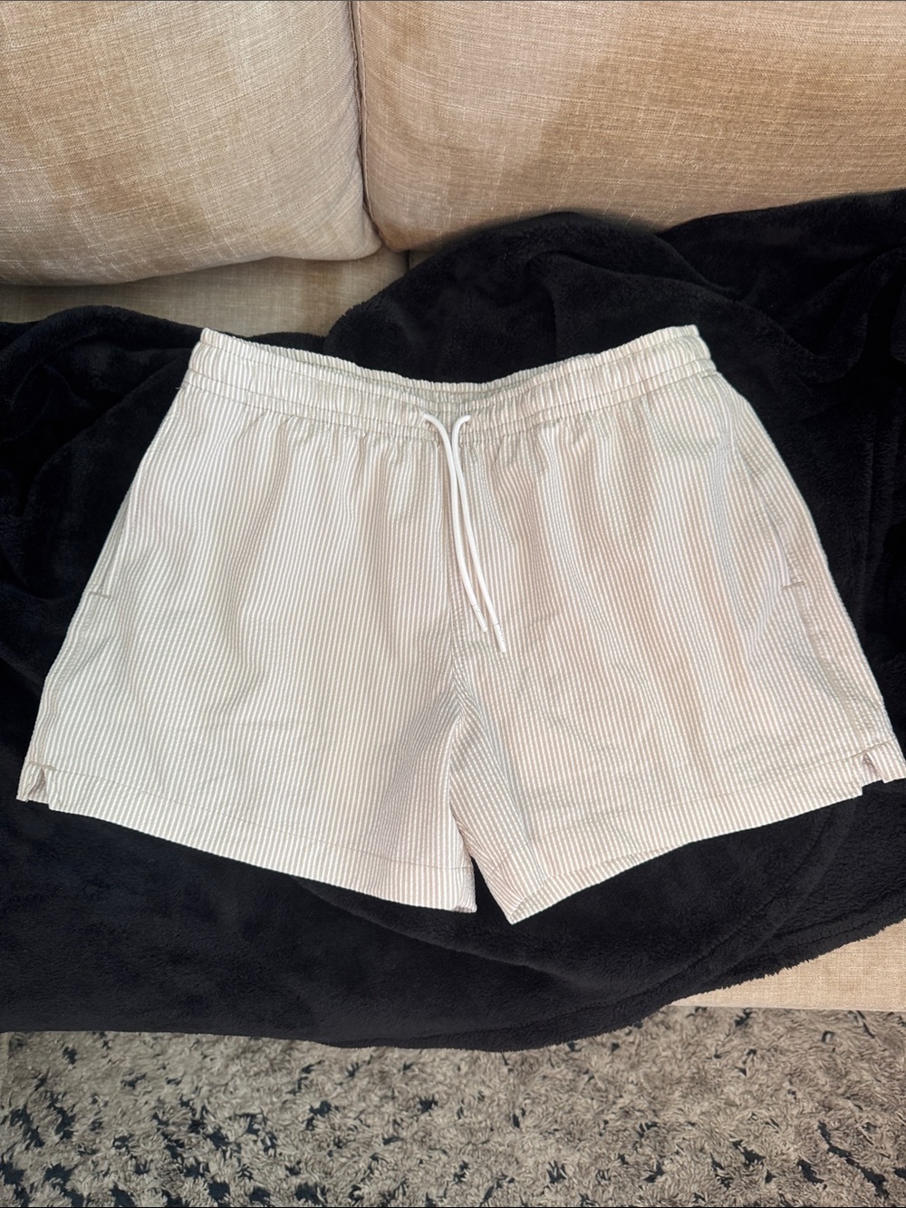 Abercrombie & Fitch Men's Seersucker Swim Trunks in White and Light Gray